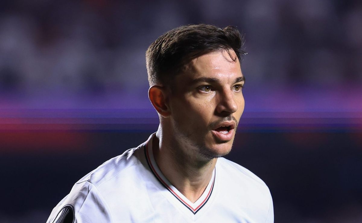 Cédric fica revoltado com Ferraresi em LDU x São Paulo após gol do rival pela Libertadores