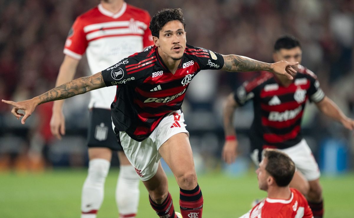 Câmeras flagram situação surreal em Flamengo x Estudiantes e Pedro marca gol com 15 segundos