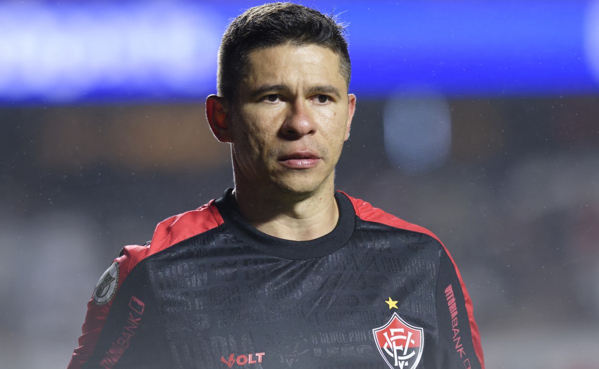 Osvaldo, do Vitória, projeta duelo contra o Vasco e manda recado: “Confronto direto”