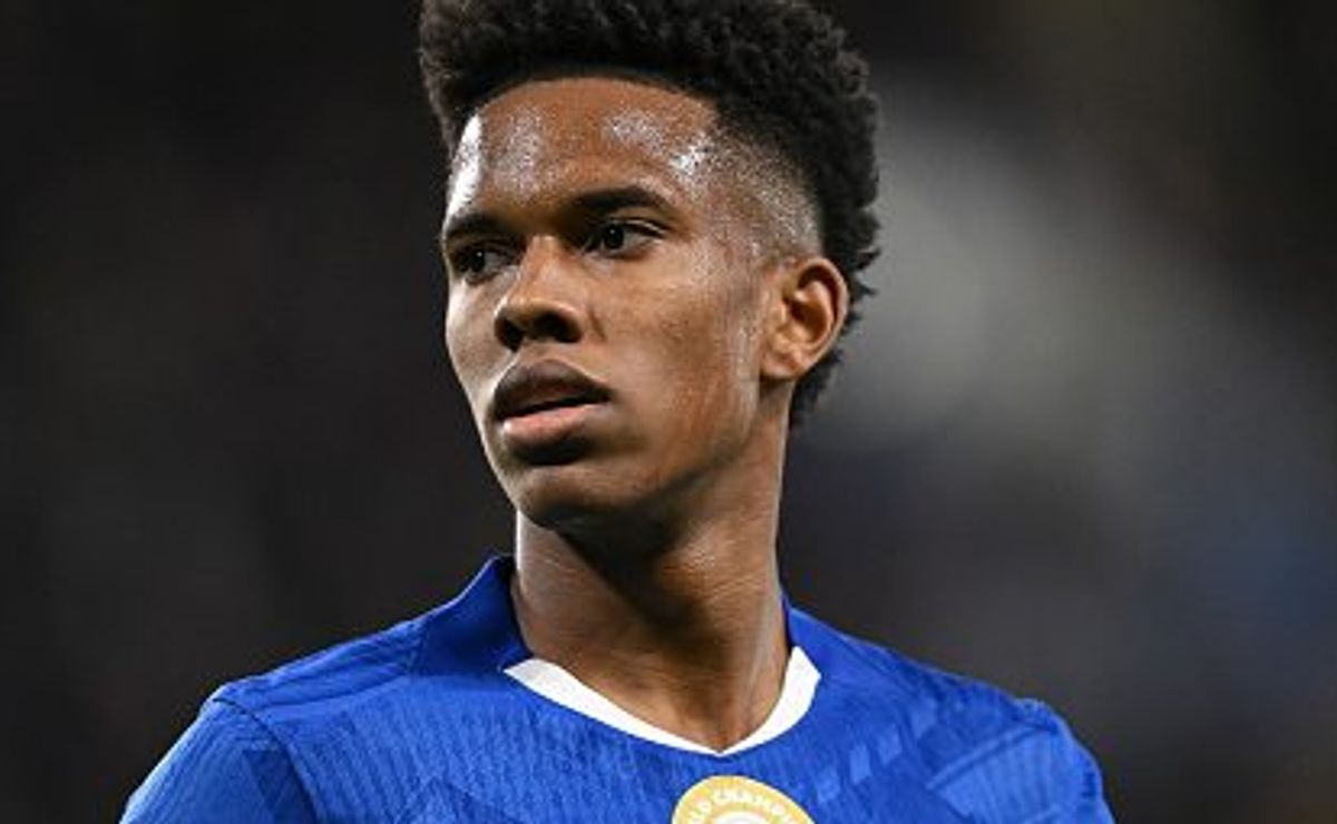 Estêvão, ex-Palmeiras, é elogiado por José Mourinho, técnico do Benfica: “Joga em mais alto nível”