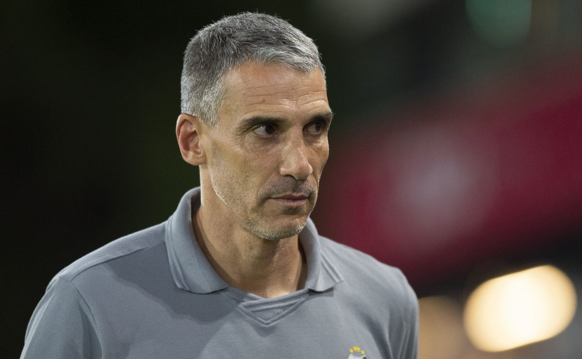 Santos enfrenta o Ceará com sete jogadores pendurados que podem ser desfalques no clássico contra o Corinthians