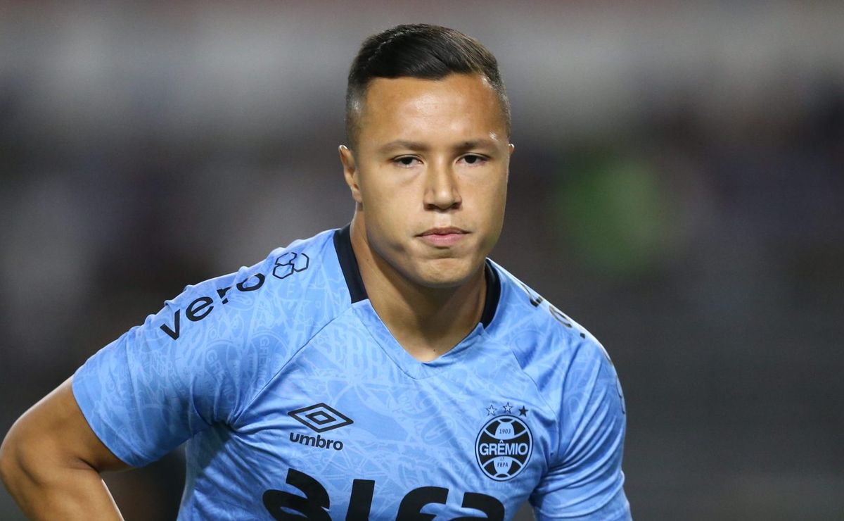 Marlon exerce influência e Cruzeiro facilita pagamento do Grêmio para transferência em definitivo