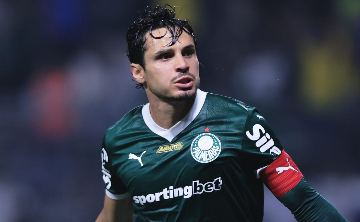 Raphael Veiga volta a decidir no Palmeiras e tem três vezes mais participações em gols que Felipe Anderson