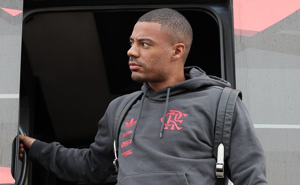 De La Cruz é dúvida no Flamengo para o clássico diante da preocupação com o gramado sintético