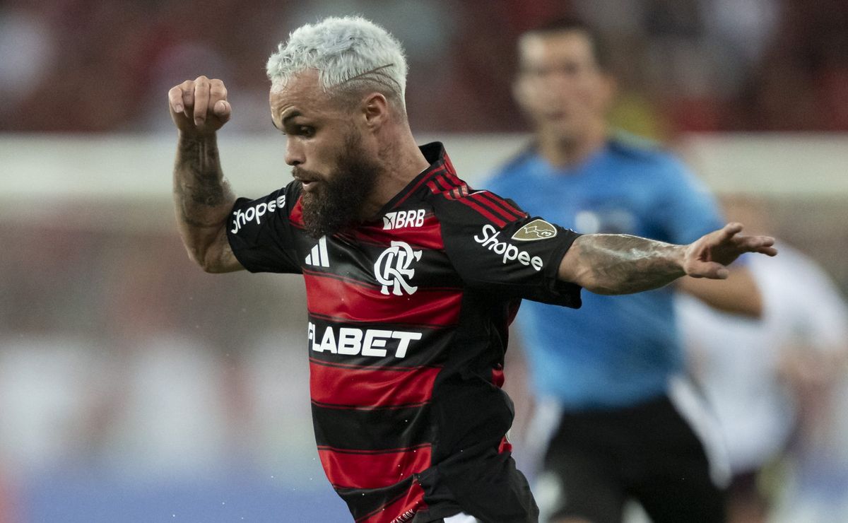 Saída de Michael deve aliviar folha do Flamengo em R$ 1,5 milhão por mês e abrir espaço no elenco