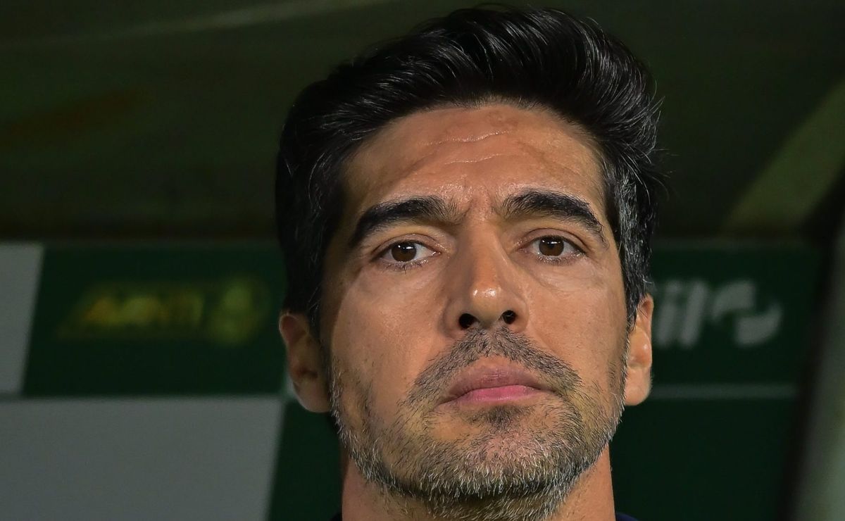 Abel acusa Thiago Borbas de agressão em Murilo em Palmeiras x Bragantino; VAR não vê falta