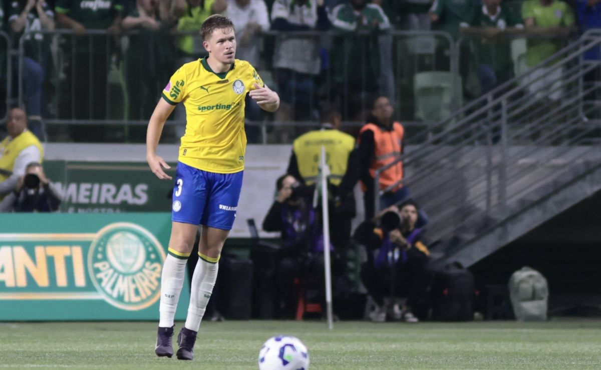 Bruno Fuchs comete pênalti, mas abre caminho para goleada do Palmeiras diante do Bragantino no Brasileirão