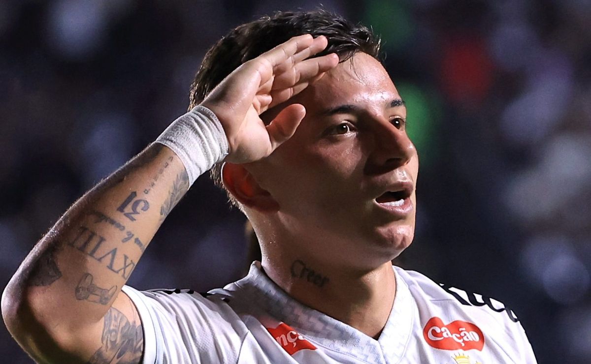 Álvaro Barreal marca golaço em partida do Santos contra o Corinthians na Vila Belmiro