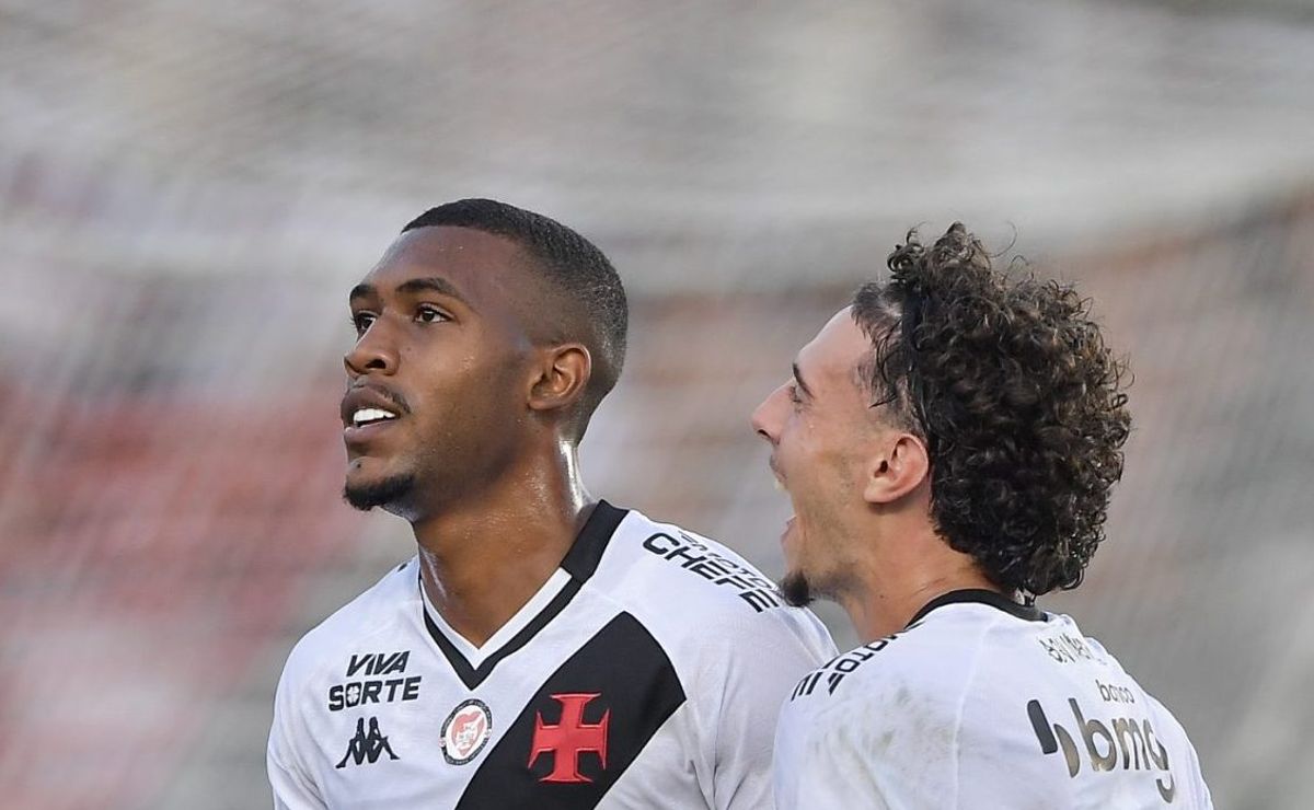 Vasco supera expulsão e Rayan anota golaço em vitória por 2 a 0 contra o Fortaleza
