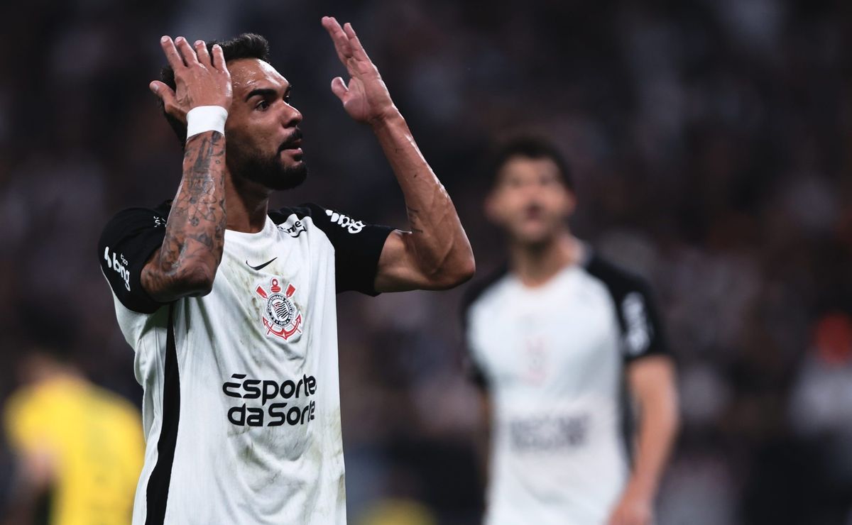 Raniele ignora marca atingida pelo Corinthians e detona atuação da equipe contra o Santos