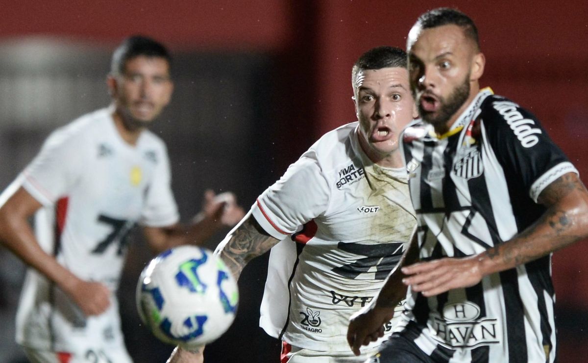 Santos e Vitória vencem clássicos e fazem jogo decisivo contra o rebaixamento do Brasileirão