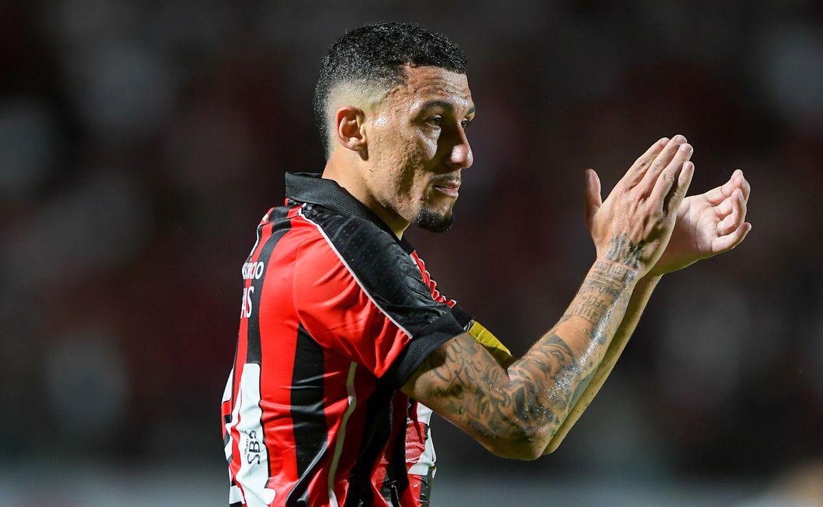 Gabriel Baralhas, do Vitória, projeta duelo contra o Santos: “Vamos encarar o jogo como uma final”