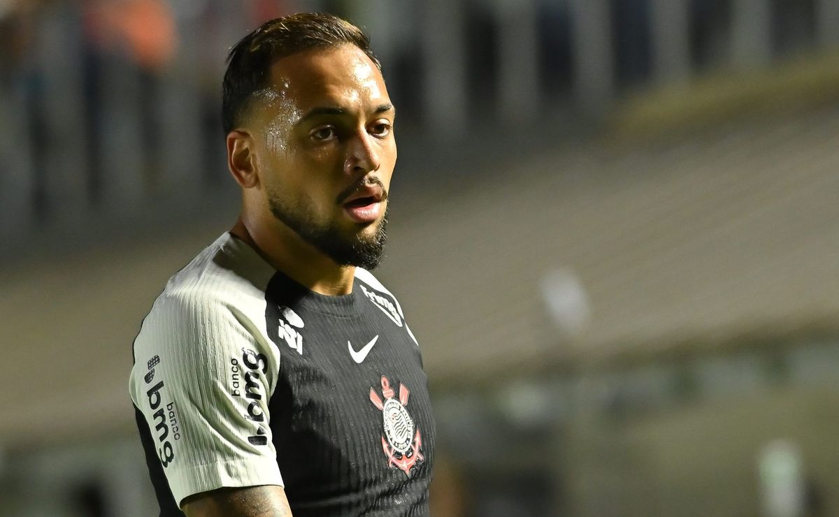 Maycon perde grande chance contra o Atlético-MG e torcida dispara críticas ao volante