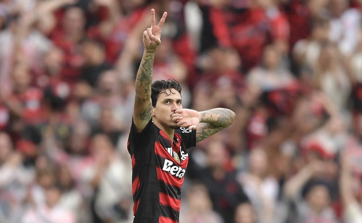Com atuação decisiva de Pedro, Flamengo derrota Palmeiras e aumenta chances de título no Brasileirão