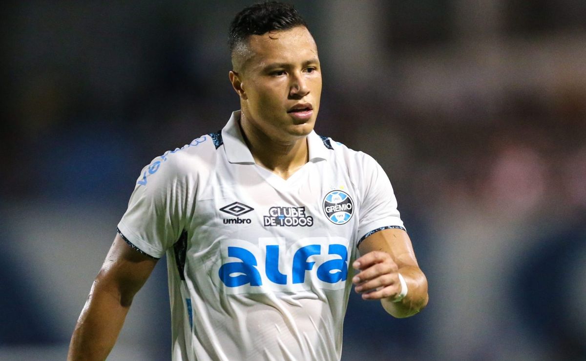 Marlon desabafa e aponta culpas sobre queda de rendimento do Grêmio: “é um dia para esquecer”