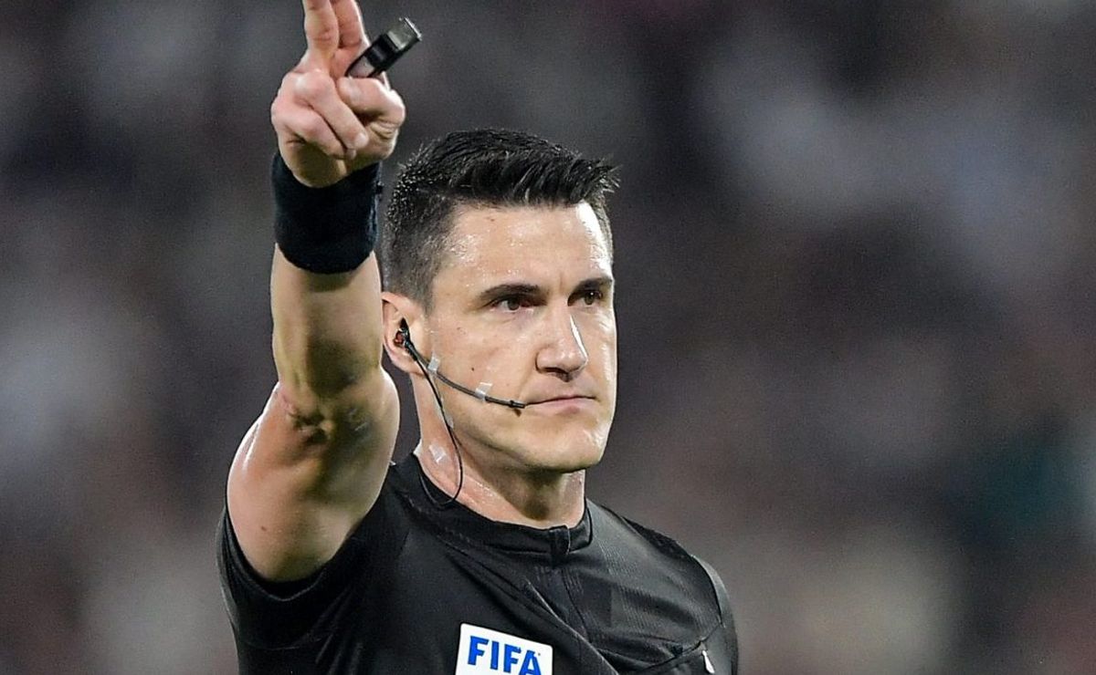Rafael Klein tem a confiança da CBF para fazer um bom jogo entre Santos x Vitória, pelo Brasileirão