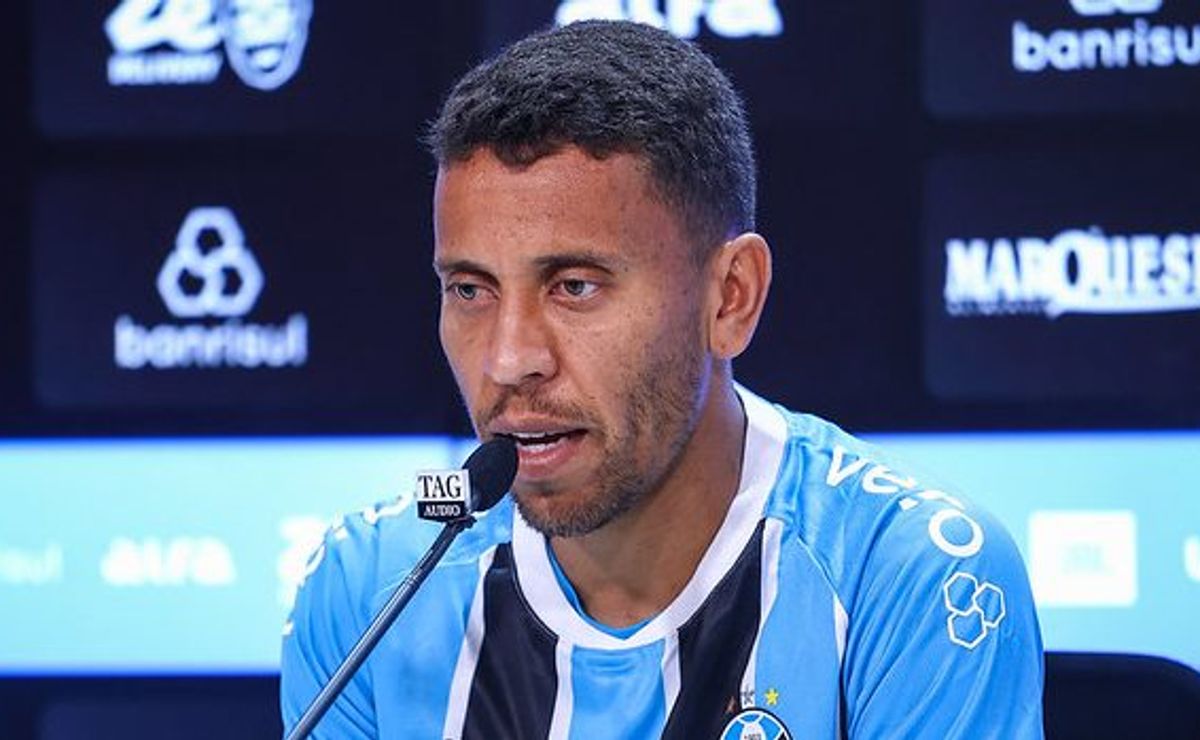 Marcos Rocha se pronuncia após problema físico no Grêmio: “Nada grave, mas vem incomodando”