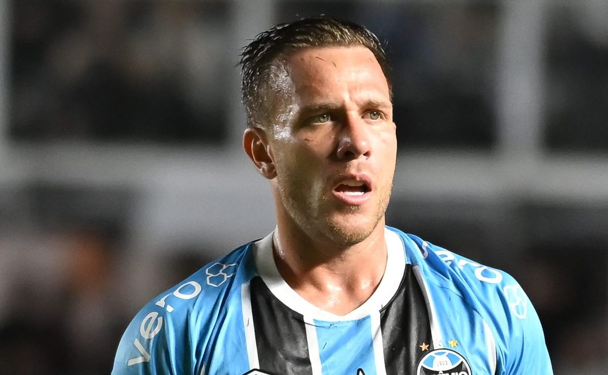 Mano Menezes revela surpresa no Grêmio em lesão de Arthur e detalha problema: “achei que teria condições”