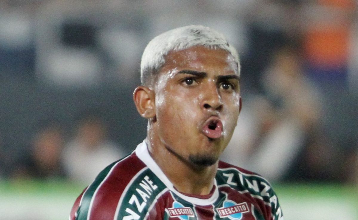 Kennedy perde vaga para Cano no Fluminense e vai ser reserva em reencontro com Diniz