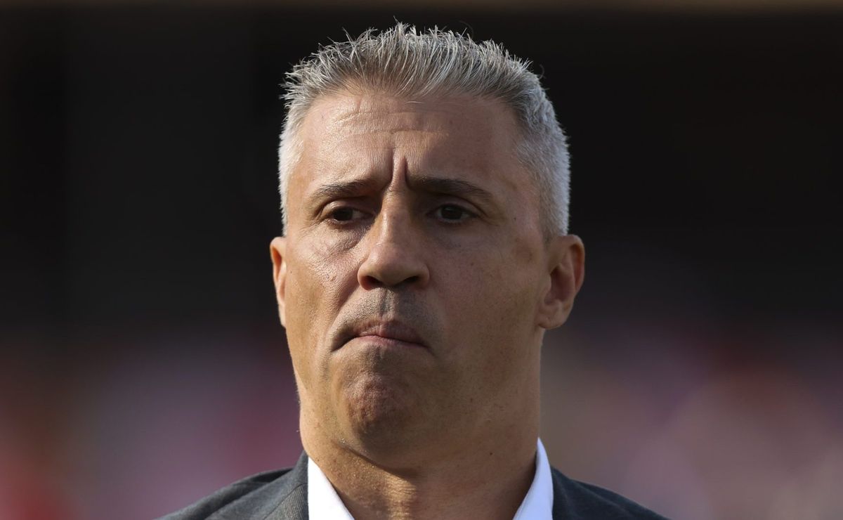 Caio Ribeiro “alivia” pressão em Crespo e critica diretoria do São Paulo: “Parcela de responsabilidade”