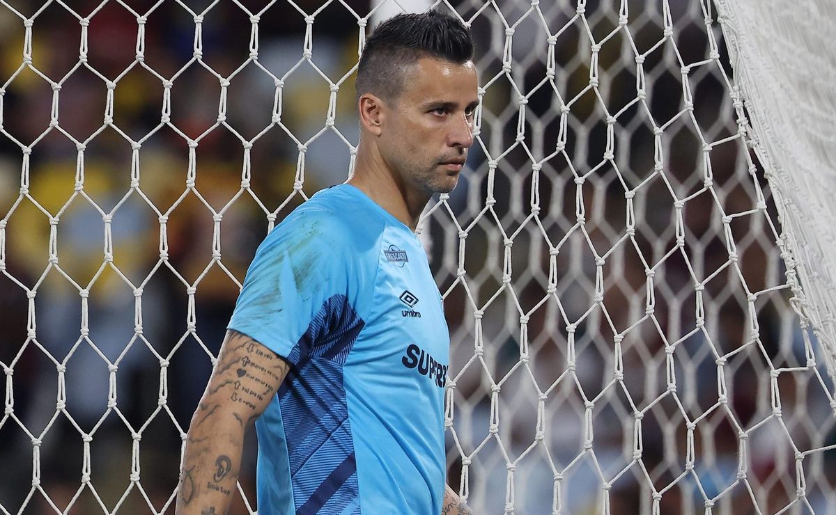 Vasco vence Fluminense com falha de Fábio e mantém recuperação no Brasileirão