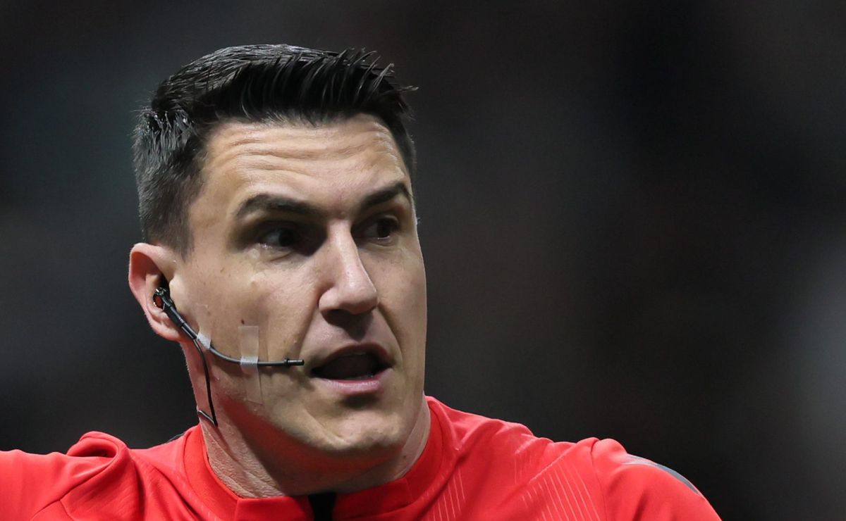 CBF entende que Santos x Vitória teve boa atuação da arbitragem de Rafael Klein e o VAR acertou nos lances