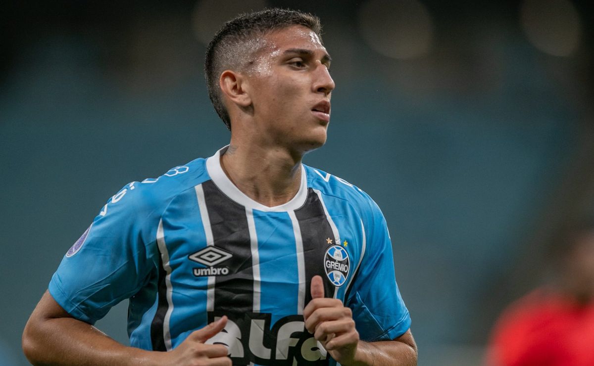 Monsalve tem reviravolta no Grêmio e data do retorno começa a ser projetada por Mano Menezes
