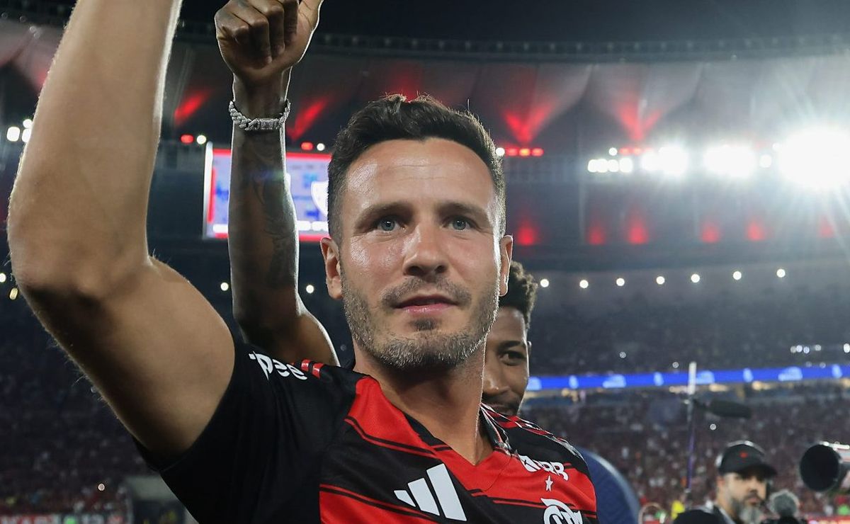 Saúl tem adaptação rápida ao Flamengo, não pensa em voltar para Europa e decide cumprir todo seu contrato no CRF