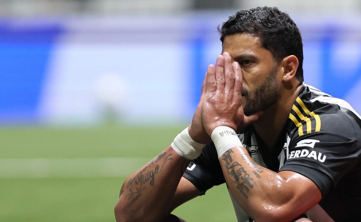 Hulk vive incômodo no Atlético-MG após críticas e conversa com Jorge Sampaoli sobre virar reserva