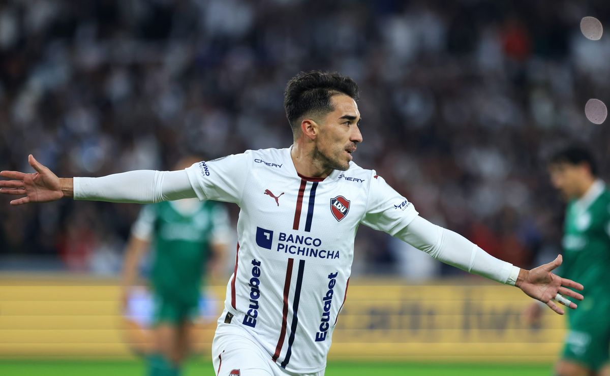 LDU domina o Palmeiras, aplica goleada e fica muito perto da final da Libertadores