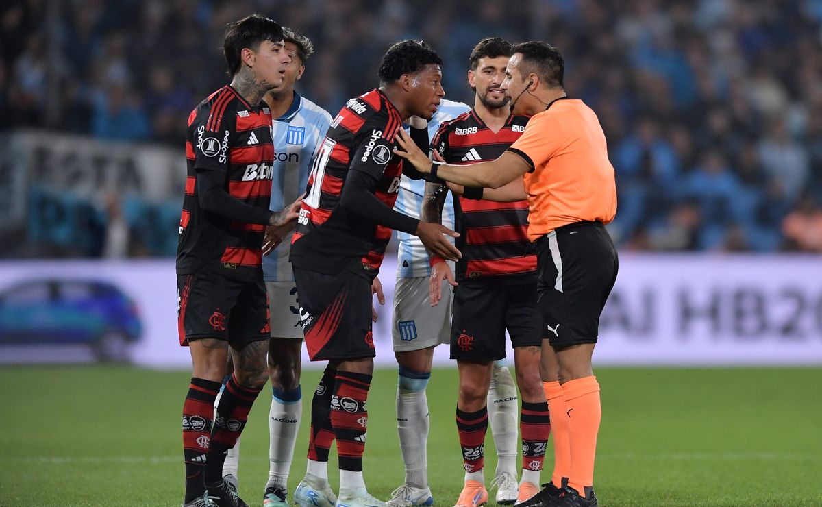 Rizek aponta Flamengo prejudicado contra o Racing após expulsão de Gonzalo Plata: “Não existe”