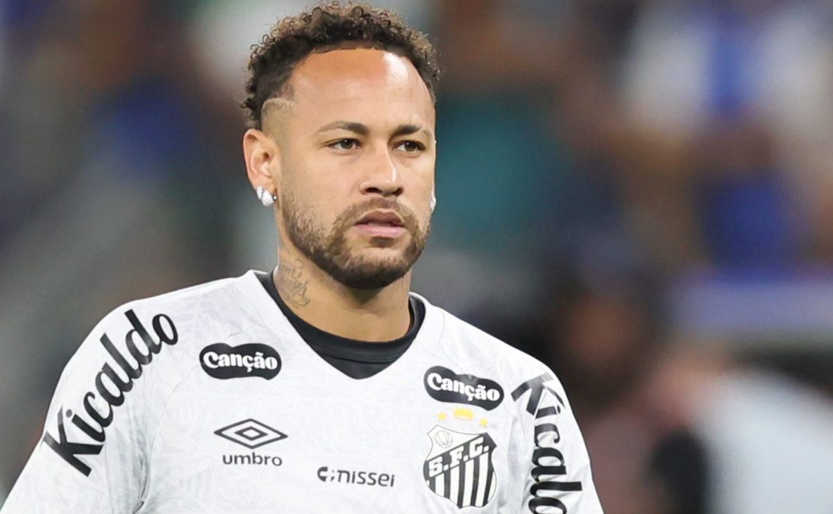 Neymar discute com Deyverson, em Santos e Fortaleza, e câmera flagra momento da confusão
