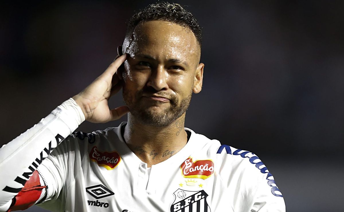 Neymar volta, muda o ritmo e participa do gol do Santos no empate contra o Fortaleza