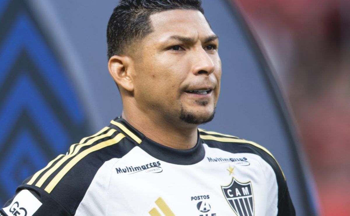 Áudio do VAR explica pênalti cancelado de Bernabei sobre Rony em Internacional X Atlético: “Braço não empurra”