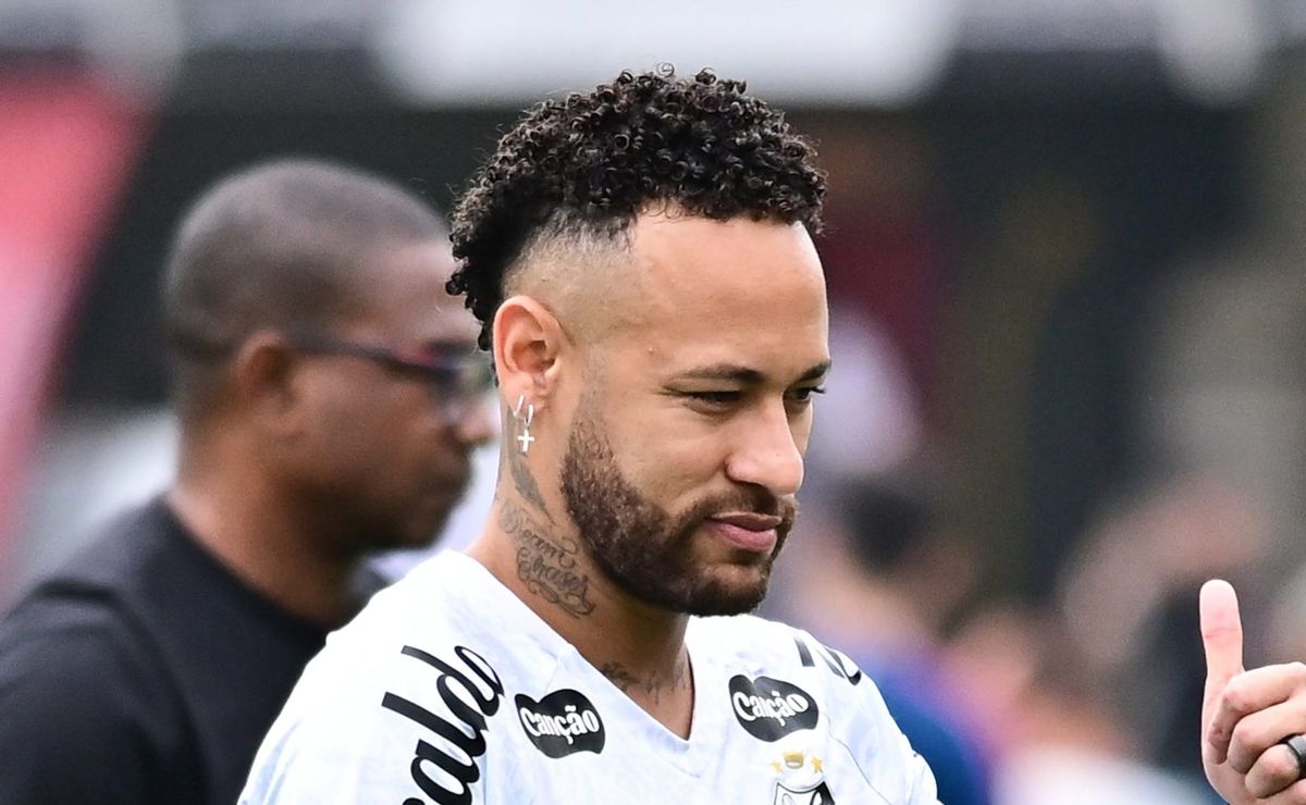 Neymar vai ser relacionado para clássico com o Palmeiras e astro será opção no banco de reservas