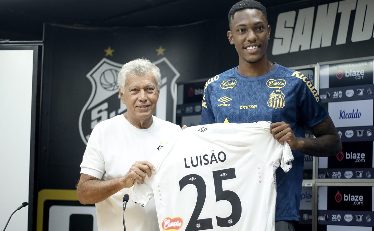 Santos avalia emprestar Luisão após zagueiro de R$ 10 milhões passar dois meses sem jogo