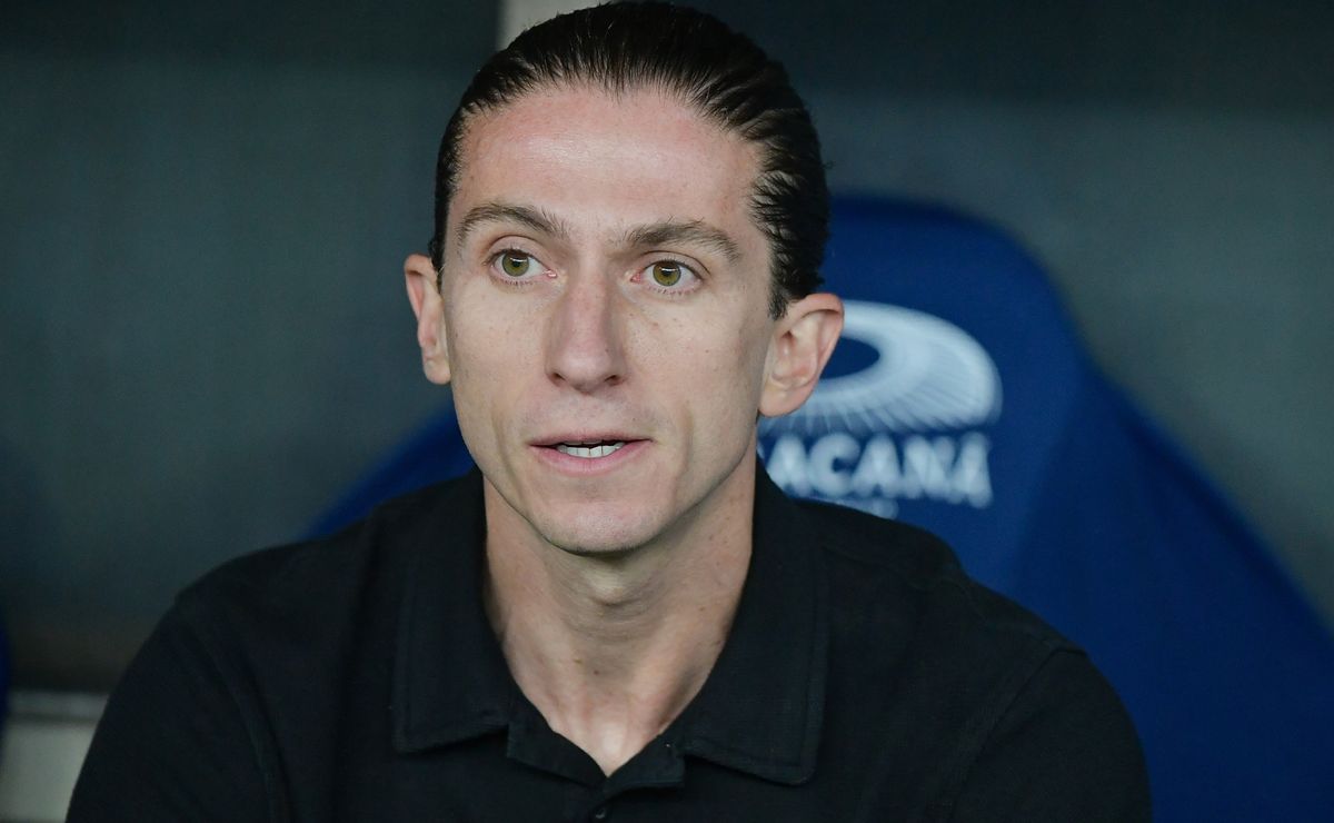 Filipe Luís possui seis pendurados em São Paulo x Flamengo e liga alerta no elenco