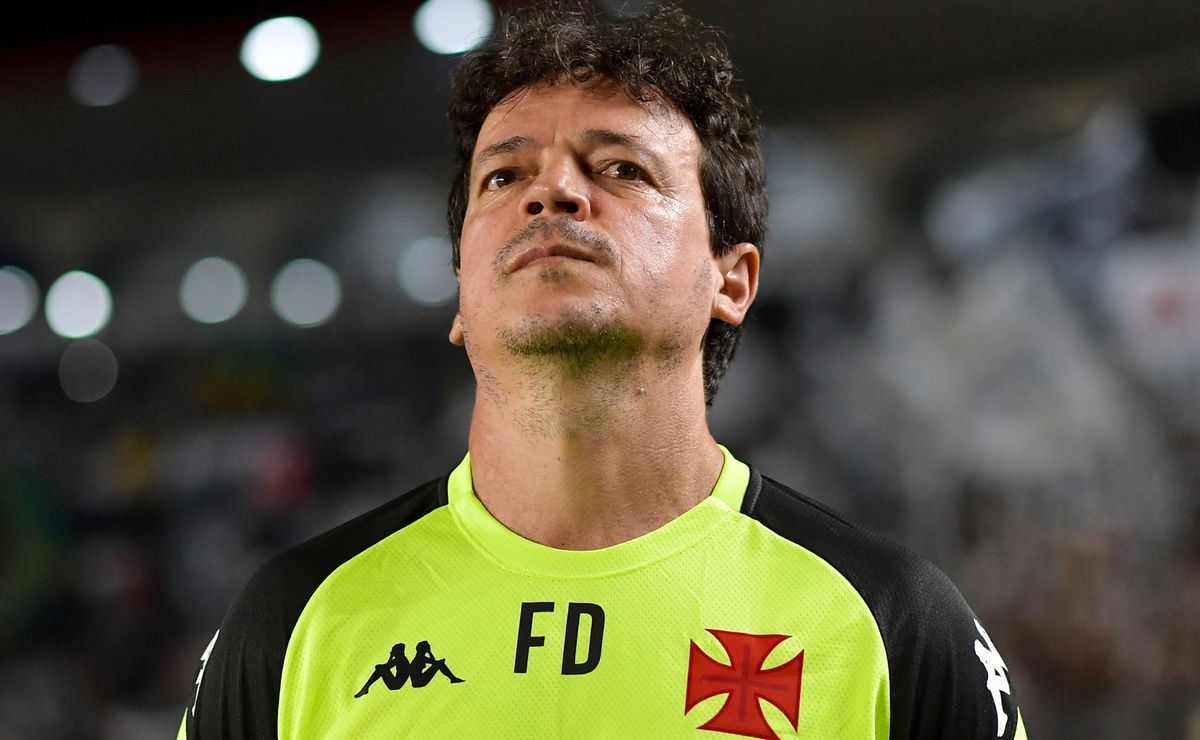 Escalação do Vasco: Fernando Diniz indica mudanças e define situação de Barros enfrentar o Botafogo
