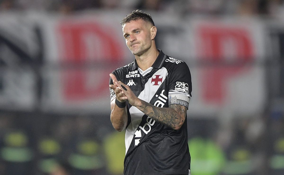 Vegetti vira alvo de críticas após atuação apagada no Vasco e torcedores perdem a paciência com artilheiro