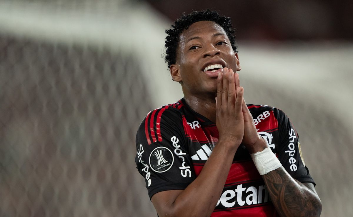 Plata é expulso, Flamengo sofre o empate do São Paulo e torcida critica o jogador