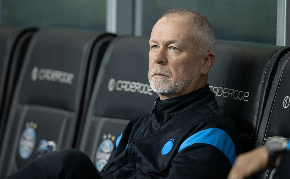 Cruzeiro vence o Grêmio e Mano Menezes critica arbitragem, mas elogia time de Leonardo Jardim