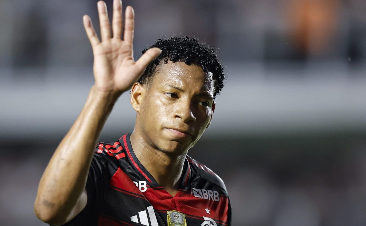 Diretoria do Flamengo chuta o balde e decide punir Plata após expulsão contra o São Paulo