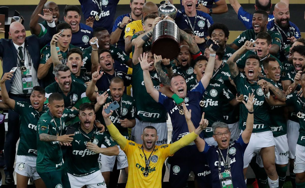 Palmeiras deixa Santos no Chinelo e tem ampla vantagem de títulos em relação ao rival na última década