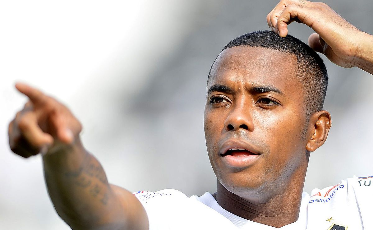 Robinho, ex-Santos, recebe nova decisão da Justiça e pena na prisão é reduzida em 69 dias