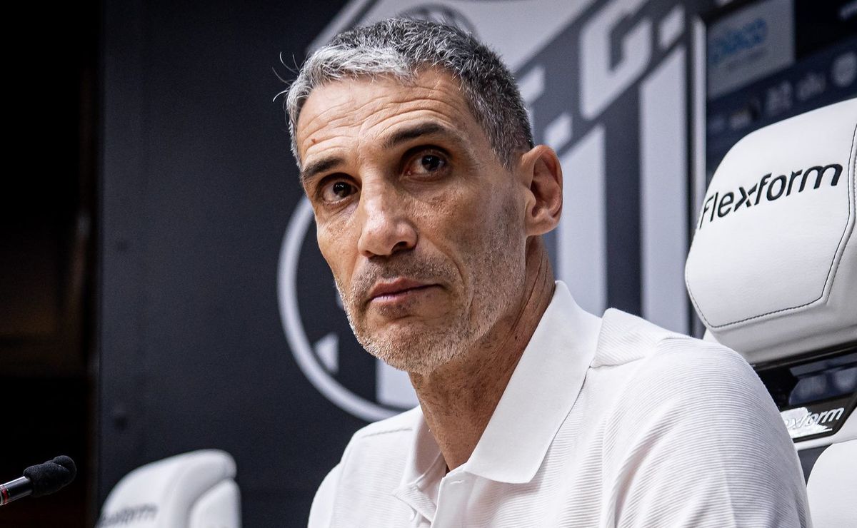 Vojvoda não esconde entusiasmo com desempenho de Robinho Júnior no Santos: “Vai continuar crescendo”