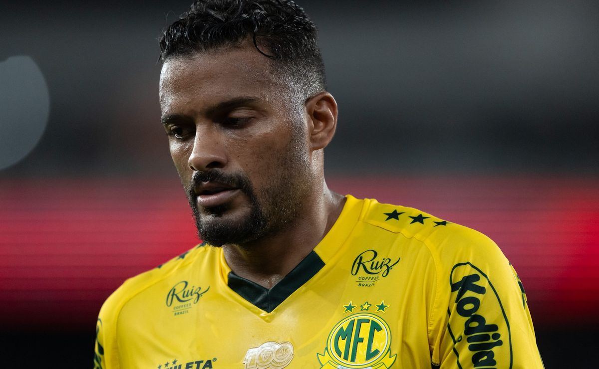 Reinaldo desabafa e se revolta com arbitragem de Fluminense x Mirassol: “Não pode falar com eles”