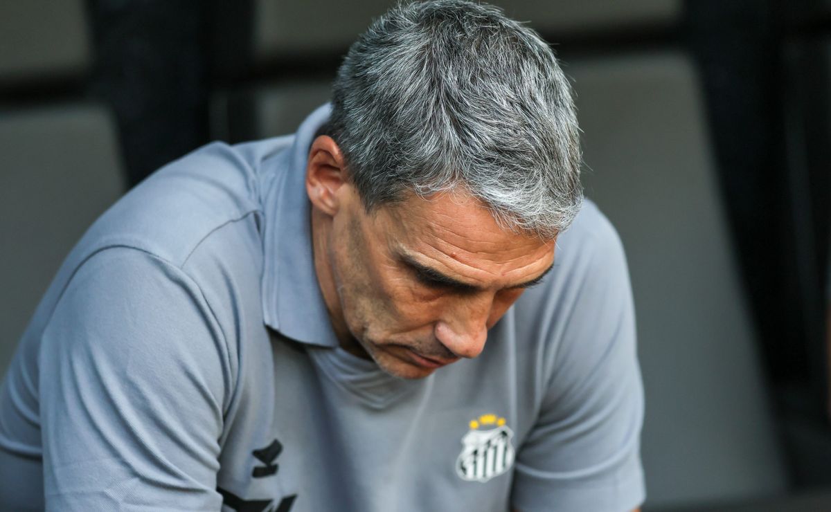 Mayke desfalca o Santos contra o Flamengo após receber o terceiro cartão amarelo e Vojvoda definirá substituto