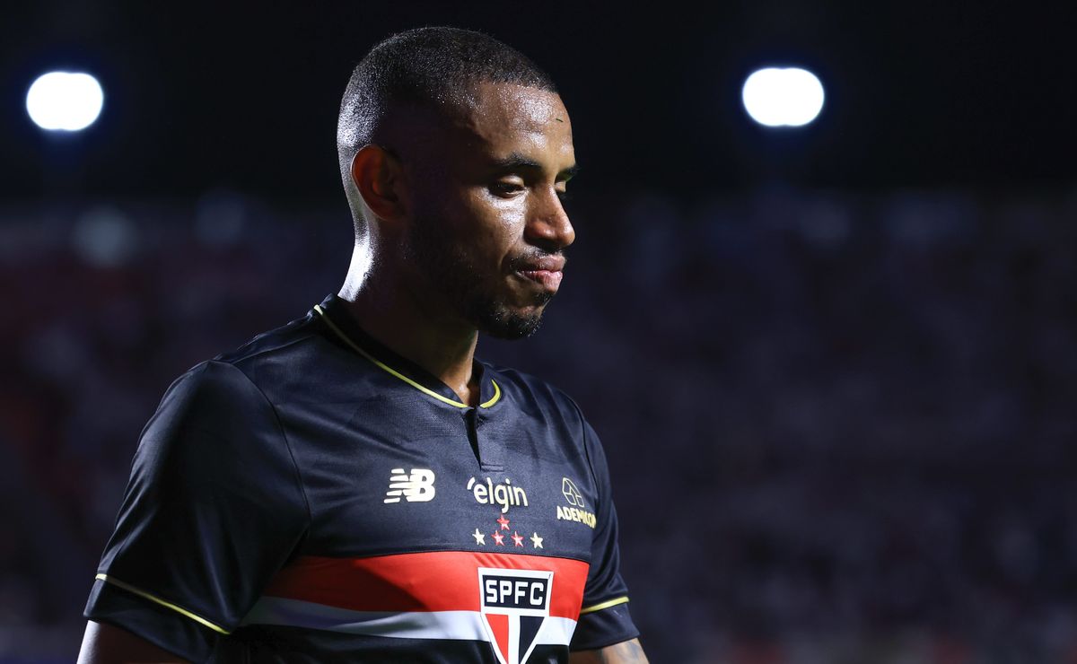 André Silva desabafa sobre recuperação e revela quando pode voltar ao São Paulo: “Morrendo de saudades”