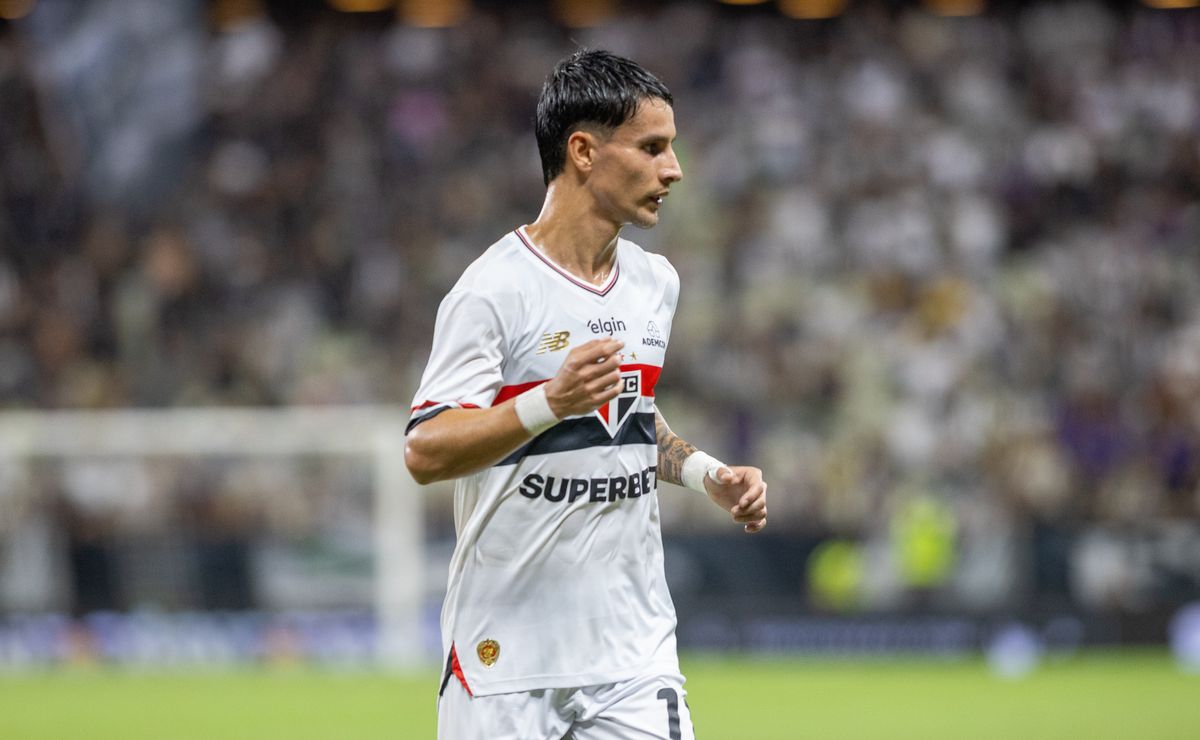 Ferreira cresce no São Paulo e iguala temporada anterior pelo clube em número de gols