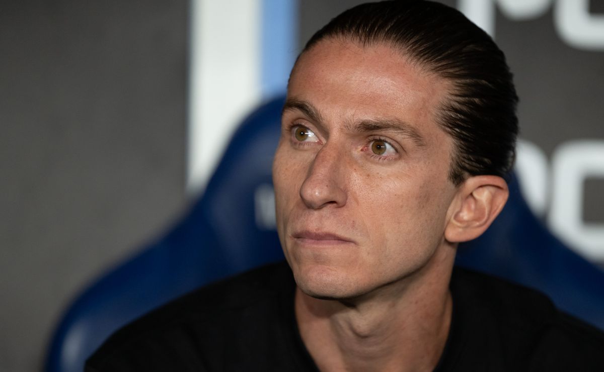 Torcida do Flamengo se divide se Filipe Luís deve ficar para 2026: “Morreu abraçando suas convicções”